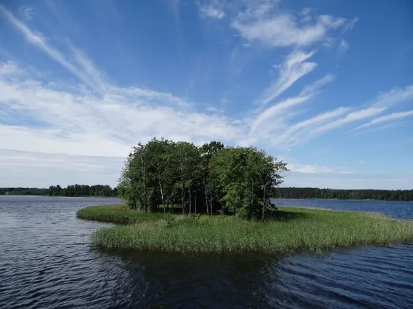 Stovyklavietė saloje