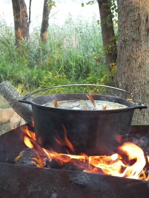 Žuvienė ant laužo