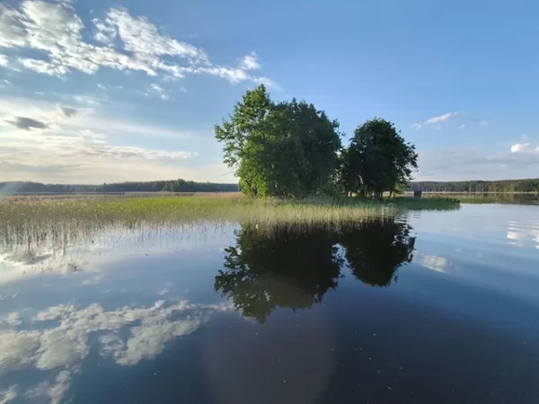 Stovyklavietė ežere